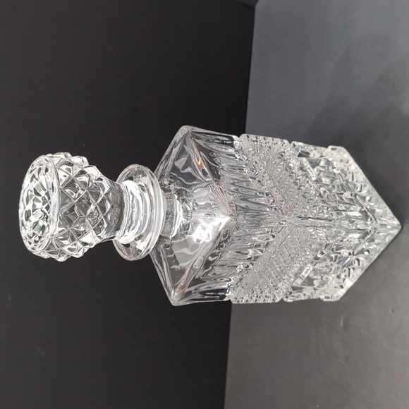 Vintage Crystal Diamond Pattern Heavy Square Whiskey Decanter. - Picture 2 of 10